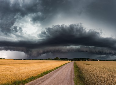 09.07.2017 Unwetter mit massiver Gewitterfront nördlich von Augsburg.