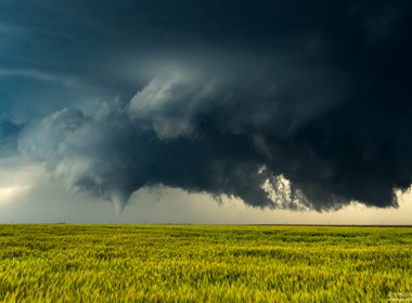 24.05.2016 Massive Wallcloud und Tornado in der nähe von Dodge City, Kansas.